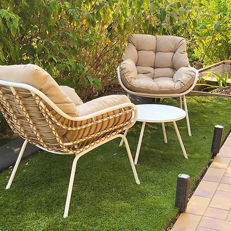 Cozy In Private Terrace Pouncho Appartement